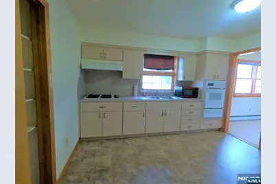404 Jackson Avenue, Hackensack, NJ 07601 - Photo 9