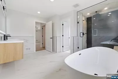 137 Platt Avenue, Saddle Brook Township, NJ 07663 - Photo 21