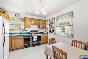 5 Oakwood Terrace, Bloomingdale, NJ 07403 - Photo 9
