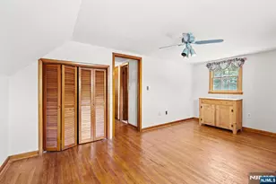 5 Oakwood Terrace, Bloomingdale, NJ 07403 - Photo 13