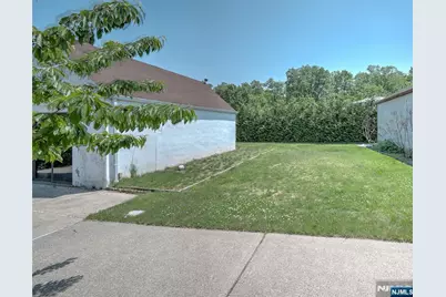 33 Fournier Crescent, Elmwood Park, NJ 07407 - Photo 21