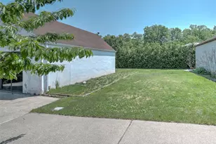 33 Fournier Crescent, Elmwood Park, NJ 07407 - Photo 21