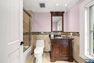 675 Summit St, Englewood Cliffs, NJ 07632 - Photo 37