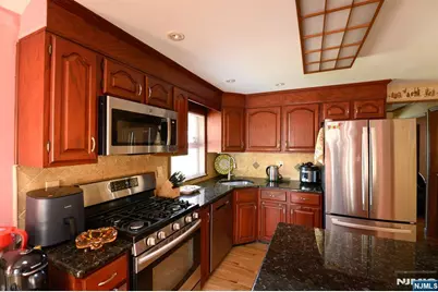 271 S Boulevard, Saddle Brook Township, NJ 07663 - Photo 9