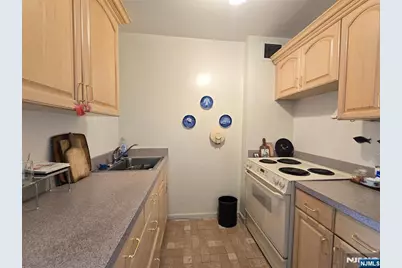 380 Mountain 805 #805, Union City, NJ 07087 - Photo 7