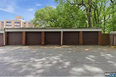 2330 Linwood Avenue 2E #2E, Fort Lee, NJ 07024 - Photo 15