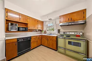 43 Woodvale Rd, Glen Rock, NJ 07452 - Photo 11