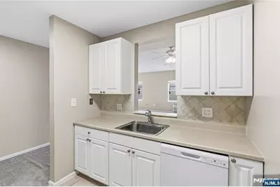 905 River Road 228 #228, Edgewater, NJ 07020 - Photo 3