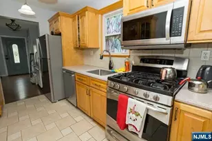 16 Broad Ave, Paramus, NJ 07652 - Photo 3
