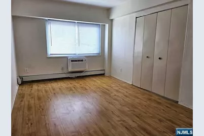 333 Grand Avenue 4D #4D, Palisades Park, NJ 07650 - Photo 5