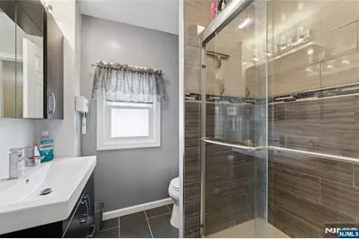 205 Summit Avenue, Bogota, NJ 07603 - Photo 17