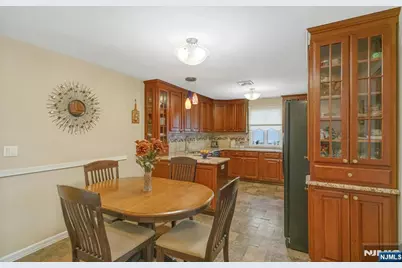 805 Washburn Street, Teaneck Township, NJ 07666 - Photo 11