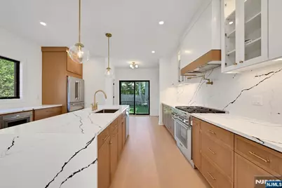 229 Hickory Avenue, Tenafly, NJ 07670 - Photo 9