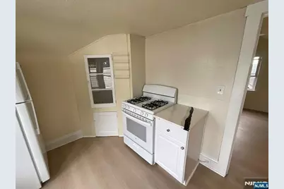 131 Delafield Avenue 3Fl #3FL, Lyndhurst Township, NJ 07071 - Photo 7