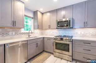 11 Burnham Dr, Pequannock Township, NJ 07444 - Photo 5