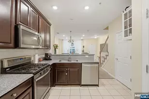 13 Dahlia Ln, Garfield, NJ 07026 - Photo 11