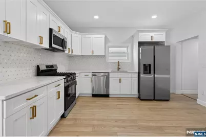 182 N Maple Avenue, East Orange, NJ 07017 - Photo 9