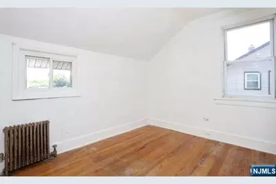 49 S Franklin Avenue, Bergenfield, NJ 07621 - Photo 23