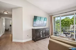 518 Holly Ct, Mahwah, NJ 07430 - Photo 7
