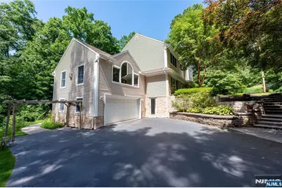 66 Glasgow Terrace, Mahwah, NJ 07430 - Photo 3