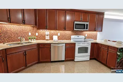 1055 River Road 302 #302, Edgewater, NJ 07020 - Photo 5