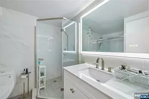 1055 River Road 302, Edgewater, NJ 07020 - Photo 7