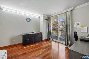 1055 River Road 302, Edgewater, NJ 07020 - Photo 9