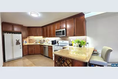 1055 River Road 302 #302, Edgewater, NJ 07020 - Photo 3