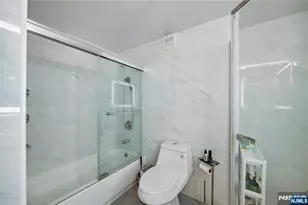 1055 River Road 302, Edgewater, NJ 07020 - Photo 7