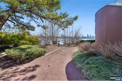1055 River Road 302 #302, Edgewater, NJ 07020 - Photo 11
