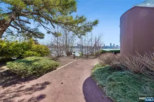 1055 River Road 302, Edgewater, NJ 07020 - Photo 11