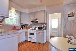 333 Henry St, Hasbrouck Heights, NJ 07604 - Photo 9