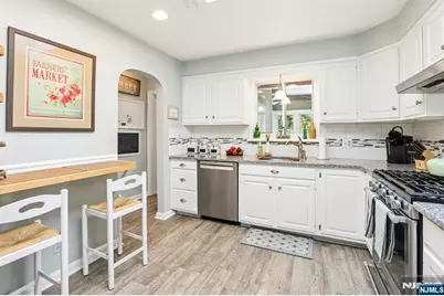 6 Garden Court, Ho Ho Kus, NJ 07423 - Photo 9
