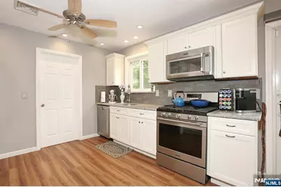 64 Larchmont Drive, West Milford, NJ 07421 - Photo 9