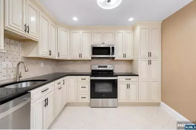 207 Pond Terrace 4D #4D, Washington Township, NJ 07676 - Photo 9
