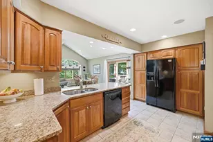 21 Lakeview Ave, Park Ridge, NJ 07656 - Photo 9