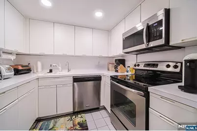 38 Moonachie Road 402 #402, Hackensack, NJ 07601 - Photo 23