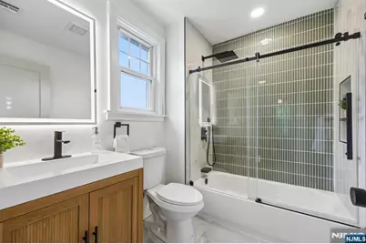 210 Paterson Avenue, Hasbrouck Heights, NJ 07604 - Photo 27