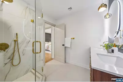 210 Paterson Avenue, Hasbrouck Heights, NJ 07604 - Photo 25