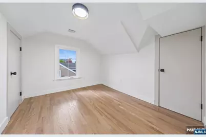 210 Paterson Avenue, Hasbrouck Heights, NJ 07604 - Photo 31