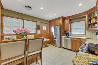 167 Paterson Avenue, Hasbrouck Heights, NJ 07604 - Photo 13