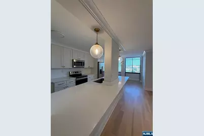 300 Winston 418 #418, Cliffside Park, NJ 07010 - Photo 5
