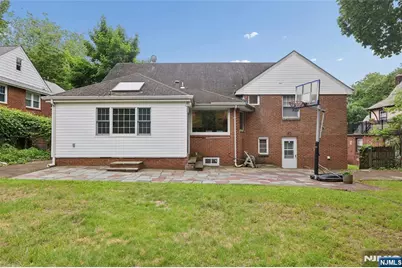 585 W Englewood Avenue, Teaneck Township, NJ 07666 - Photo 23