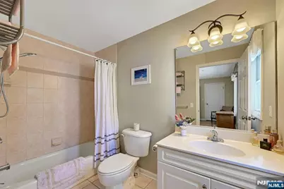 45 Legend Hills Drive, Edgewater, NJ 07020 - Photo 27
