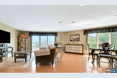 45 Legend Hills Drive, Edgewater, NJ 07020 - Photo 3