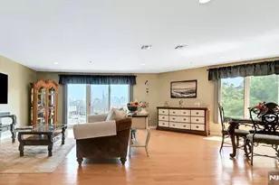 45 Legend Hills Dr, Edgewater, NJ 07020 - Photo 3
