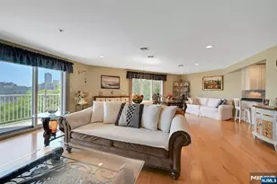 45 Legend Hills Dr, Edgewater, NJ 07020 - Photo 7