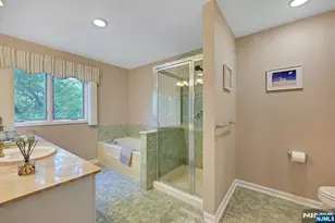 45 Legend Hills Dr, Edgewater, NJ 07020 - Photo 23