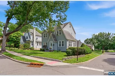 88 Lindbergh Boulevard, Teaneck Township, NJ 07666 - Photo 3