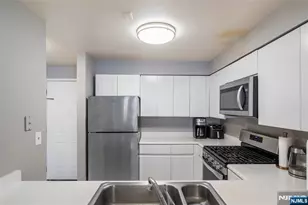 503 Hancock Ct M503, Edgewater, NJ 07020 - Photo 3